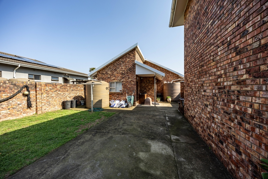 4 Bedroom Property for Sale in Kidds Beach Eastern Cape